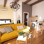 Frida Apartman, Exkluziv Varpanoramaval, A Belvaros Sziveben, Ingyenes Parkolassal Veszprém