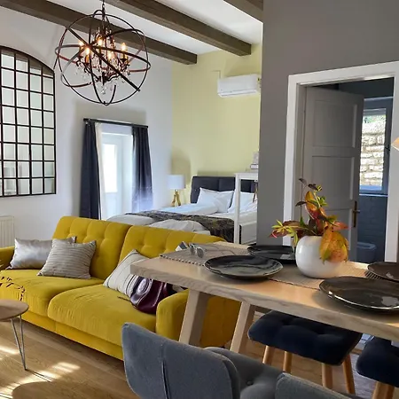 Frida Apartman, Exkluziv Varpanoramaval, A Belvaros Sziveben, Ingyenes Parkolassal Apartment *