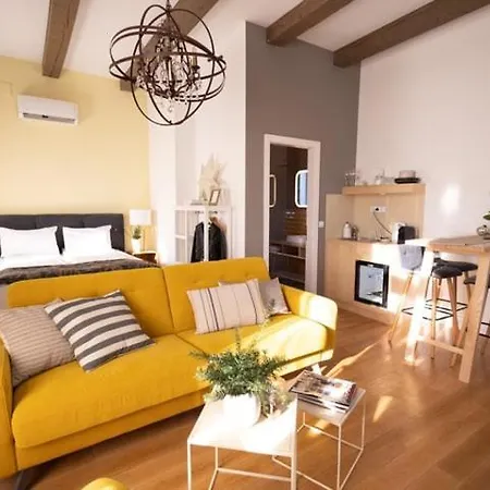 Frida Apartman, Exkluziv Varpanoramaval, A Belvaros Sziveben, Ingyenes Parkolassal ヴェスプレーム
