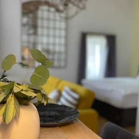 Frida Apartman, Exkluziv Varpanoramaval, A Belvaros Sziveben, Ingyenes Parkolassal Apartment *
