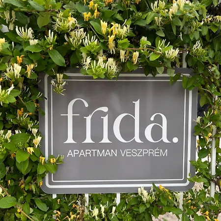 Apartmán Frida Apartman, Exkluziv Varpanoramaval, A Belvaros Sziveben, Ingyenes Parkolassal Veszprém